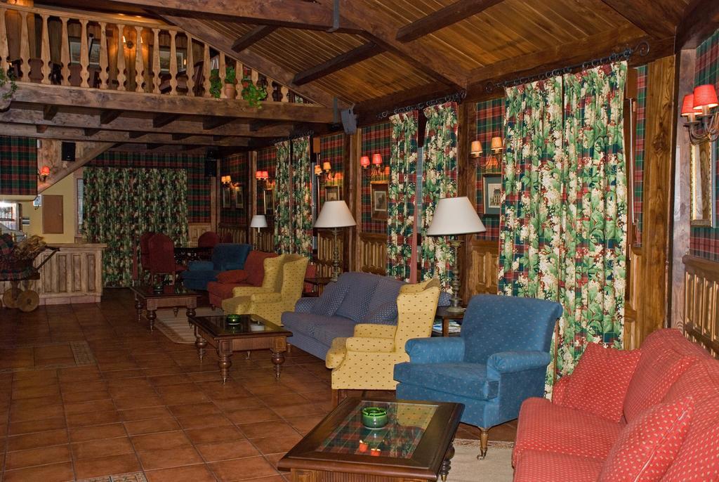 Hotel Presa Riano  Exterior photo