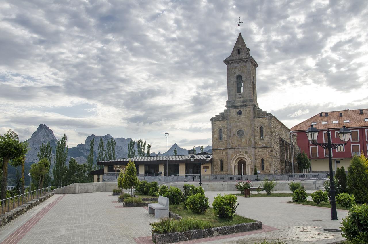 Hotel Presa Riano  Exterior photo